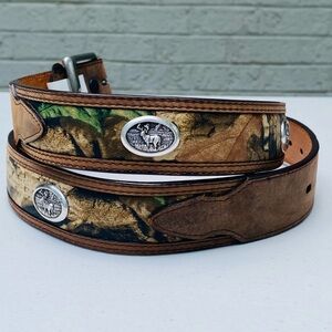 NEW Badger Leather Belt Men’s Size 38 Camo Hunting Metal Deer Badges Camo